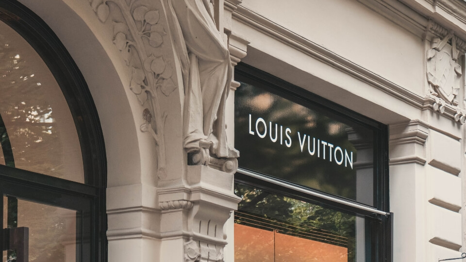 รับซื้อกระเป๋าหลุยส์มือสอง (Louis Vuitton) ทุกรุ่น ให้ราคาสูง ประเมินราคาฟรี ขายกระเป๋า Louis Vuitton ของคุณ ติดต่อได้ที่นี่! รับเงินทันที